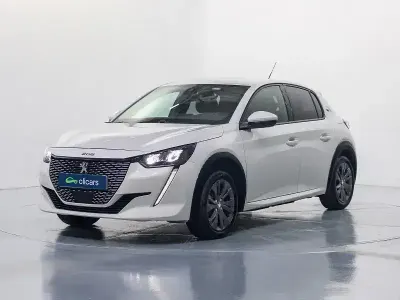 Usado Peugeot e-208 Allure 100 kW (136 CV) 2021 Blanco Utilitario