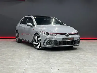 Usado VW Golf VIII GTI 245 CV (180 kW) 2021 Gris / plata Berlina