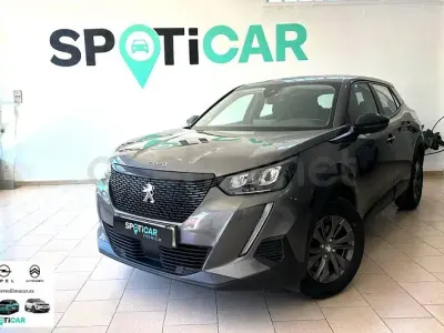 Usado Peugeot 2008 Active 110 CV (80 kW) 2022 Gris / plata SUV