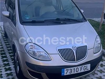 Usado Lancia Musa 95 CV (69 kW) 2006 Beige Monovolumen