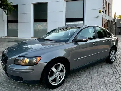 Usado Volvo S40 Momentum 180 CV (132 kW) 2006 Gris / plata Berlina