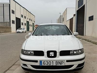 Usado Seat Leon Sport 110 CV (80 kW) 2001 Blanco Utilitario