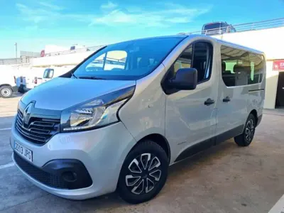 Usado Renault Trafic 125 CV (91 kW) 2016 Gris Monovolumen