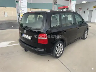 Usado VW Touran Advance 100 CV (73 kW) 2005 Negro Monovolumen