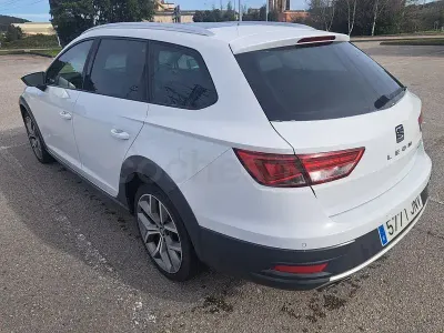 Usado Seat Leon 4Drive 184 CV (135 kW) 2017 Blanco Familiar