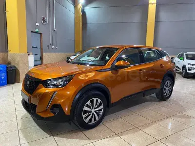 Usado Peugeot 2008 Active 100 CV (73 kW) 2021 Naranja SUV