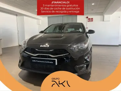 Begagnad Kia Ceed 100 HK (73 kW) 2024 Svart Halvkombi