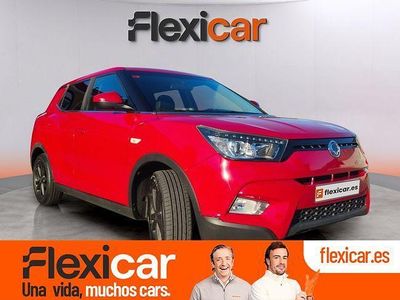 Rojo Usado 2017 Ssangyong (KGM) Tivoli SUV | 9990 € (Precio justo)