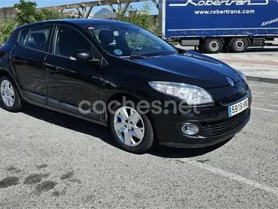Usado Renault Mégane Dynamique 115 CV (84 kW) 2013 Negro Berlina
