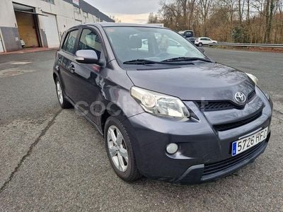Usado Toyota Urban Cruiser Active 99 CV (72 kW) 2011 Gris / plata Berlina