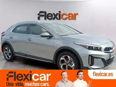 Usado Kia XCeed 136 CV (100 kW) 2024 Gris SUV