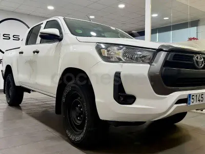 Usado Toyota HiLux 150 CV (110 kW) 2021 Blanco Pickup/Camioneta