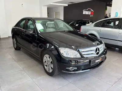 Usado Mercedes C180 Avantgarde 156 CV (114 kW) 2010 Negro Familiar