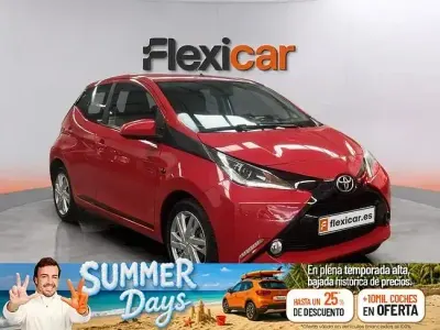 Usado Toyota Aygo X-play 69 CV (50 kW) 2017 Rojo Utilitario