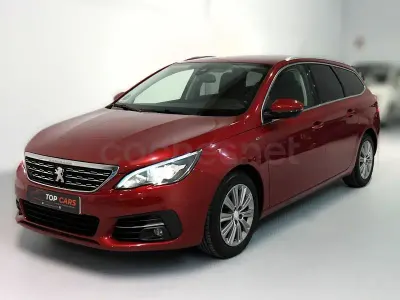 Usado Peugeot 308 SW Allure 130 CV (95 kW) 2021 Granate Familiar