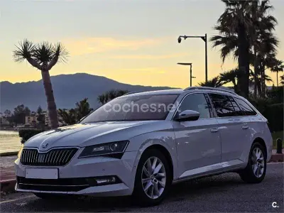 Usado Skoda Superb Ambition 150 CV (110 kW) 2019 Blanco Familiar