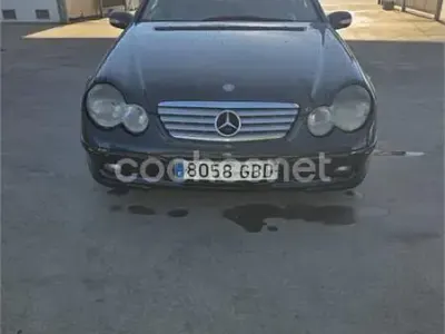Usado Mercedes C220 143 CV (105 kW) 2005 Negro Berlina