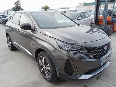 Usado Peugeot 3008 Allure 130 CV (95 kW) 2023 Gris / plata SUV