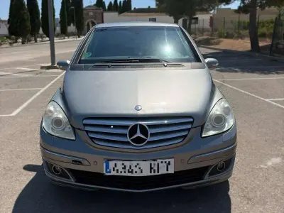 Usado Mercedes B200 136 CV (100 kW) 2007 Gris Monovolumen
