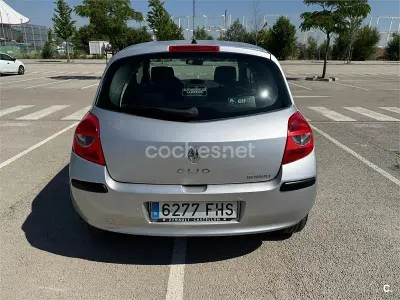 Usado Renault Clio II Privilege 100 CV (73 kW) 2006 Gris / plata Berlina