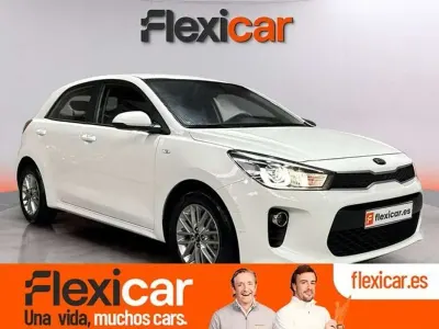 Usado Kia Rio 84 CV (61 kW) 2018 Blanco Berlina