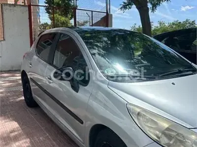 Usado Peugeot 207 Business-Line 70 CV (51 kW) 2011 Gris / plata Berlina
