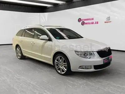 Begagnad Skoda Superb Exclusive 160 HK (117 kW) 2011 Vit Kombi