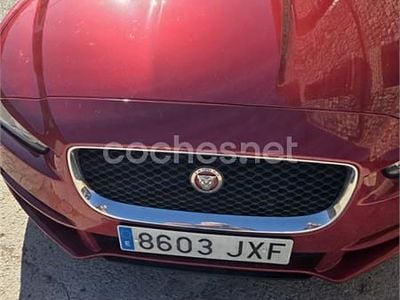 Usado Jaguar XE R-Sport 180 CV (132 kW) 2017 Rojo Berlina