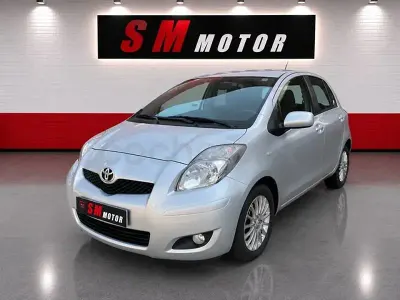 Usado Toyota Yaris Active 101 CV (74 kW) 2009 Gris / plata Utilitario