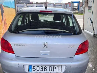 Usado Peugeot 307 110 CV (80 kW) 2005 Gris / plata Berlina
