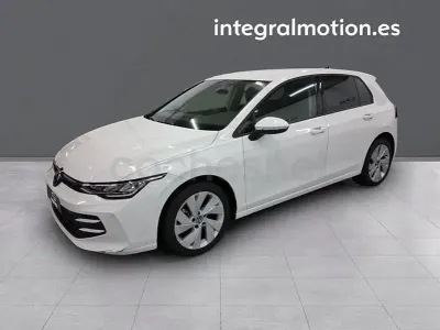 Usado VW Golf VIII 116 CV (85 kW) 2025 Blanco Berlina