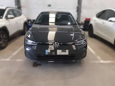Usado VW Golf VIII Life 116 CV (85 kW) 2023 Gris Utilitario
