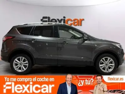 Usado Ford Kuga Trend+ 150 CV (110 kW) 2018 Gris SUV