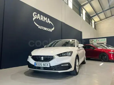 Usado Seat Leon Style 116 CV (85 kW) 2025 Blanco Berlina