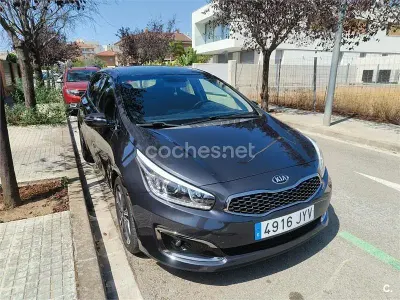 Usado Kia Ceed 136 CV (100 kW) 2017 Negro Utilitario