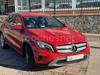 Rojo Usado 2014 Mercedes GLA200 Edition 1 SUV | 17.700 € (Un poco caro)