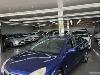 Usado Opel Vectra Elegance 150 CV (110 kW) 2006 Azul Berlina