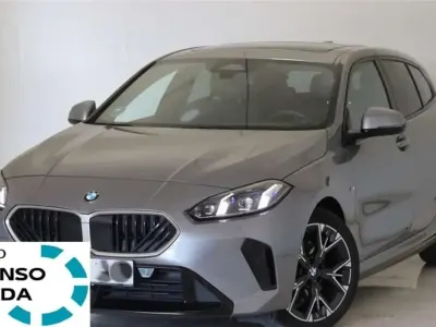 Usado BMW 120 M Sport 171 CV (125 kW) 2025 Gris Utilitario