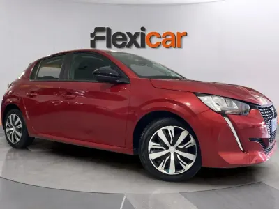 Usado Peugeot 208 Active 100 CV (73 kW) 2023 Rojo Utilitario
