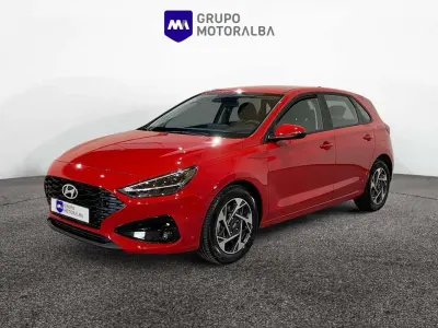 Usado Hyundai i30 101 CV (74 kW) 2025 Rojo Berlina