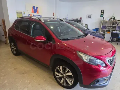 Usado Peugeot 2008 Allure 110 HP (80 kW) 2018 Vermelho SUV