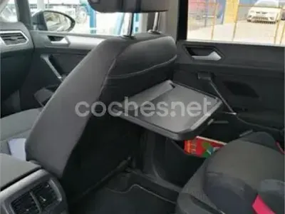 Usado VW Touran Advance 115 CV (84 kW) 2017 Negro Monovolumen