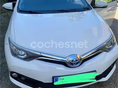 Usado Toyota Auris Hybrid Active 136 CV (100 kW) 2018 Blanco Familiar