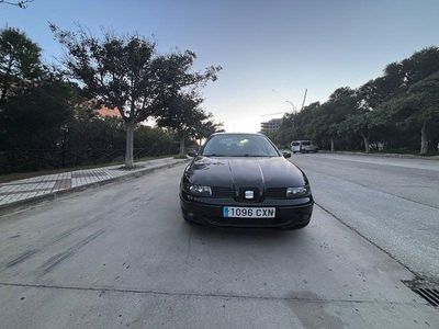 Usado Seat Leon Sport 110 CV (80 kW) 2004 Negro Utilitario