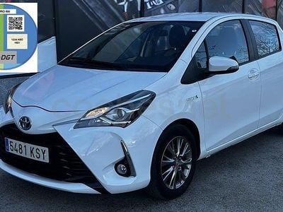 Usado Toyota Yaris Hybrid Active 100 CV (73 kW) 2019 Blanco Berlina