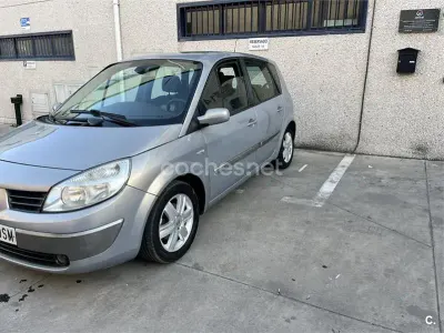 Usado Renault Scenic E-Tech Dynamique 130 CV (95 kW) 2006 Gris / plata Monovolumen