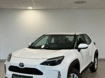 Usado Toyota Yaris Cross Business Edition 116 CV (85 kW) 2022 Blanco SUV