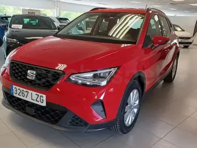Usado Seat Arona Style 110 CV (80 kW) 2022 Rojo SUV