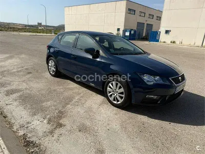 Usado Seat Leon Reference 110 CV (80 kW) 2017 Azul Berlina
