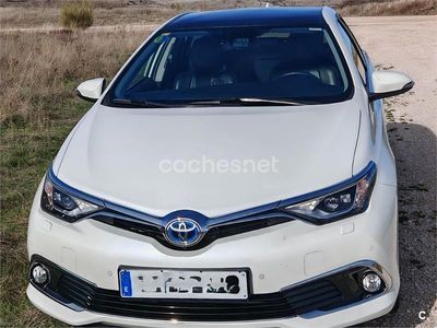 Usado Toyota Auris Hybrid Advance 136 CV (100 kW) 2015 Blanco Berlina